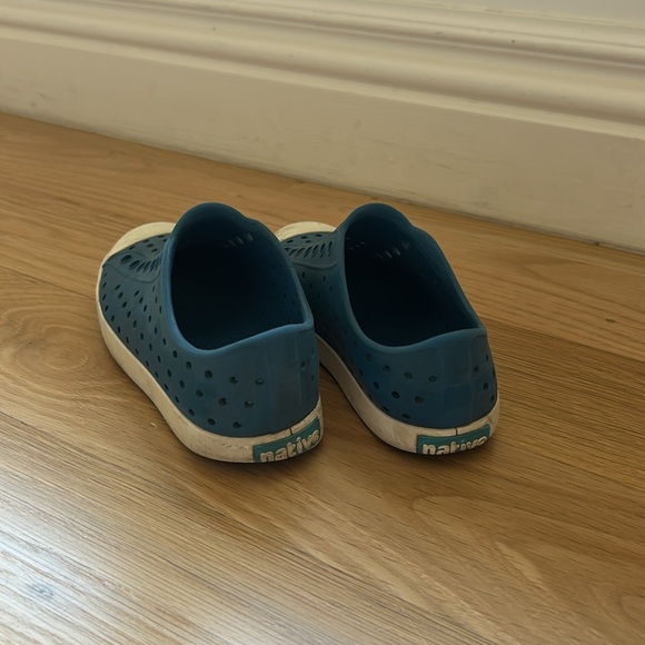 Native shoes - Picture 3 of 4